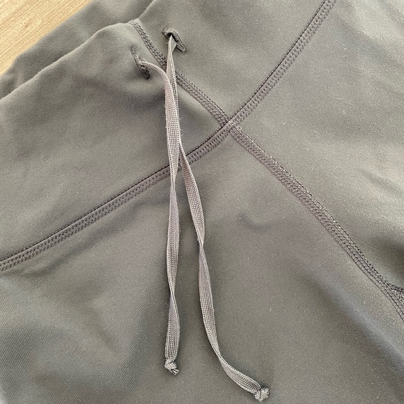 Grey lululemon pants - Picture 4 of 4